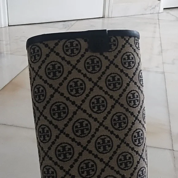 Tory Burch - Elegant Women's Patterned Rain Boots - Picture 5 of 6
